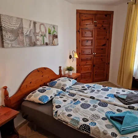 Beachfront No 1 With Heated Pool, Close To Sea And Beach, Balcony, Wifi شقة
