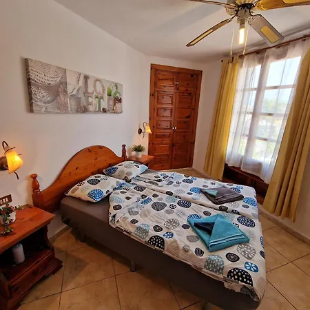 شقة Beachfront No 1 With Heated Pool, Close To Sea And Beach, Balcony, Wifi *